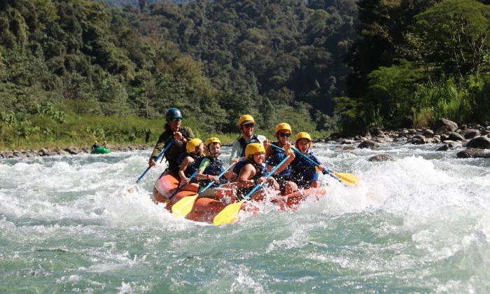 Whitewater rafting on the Savegre River